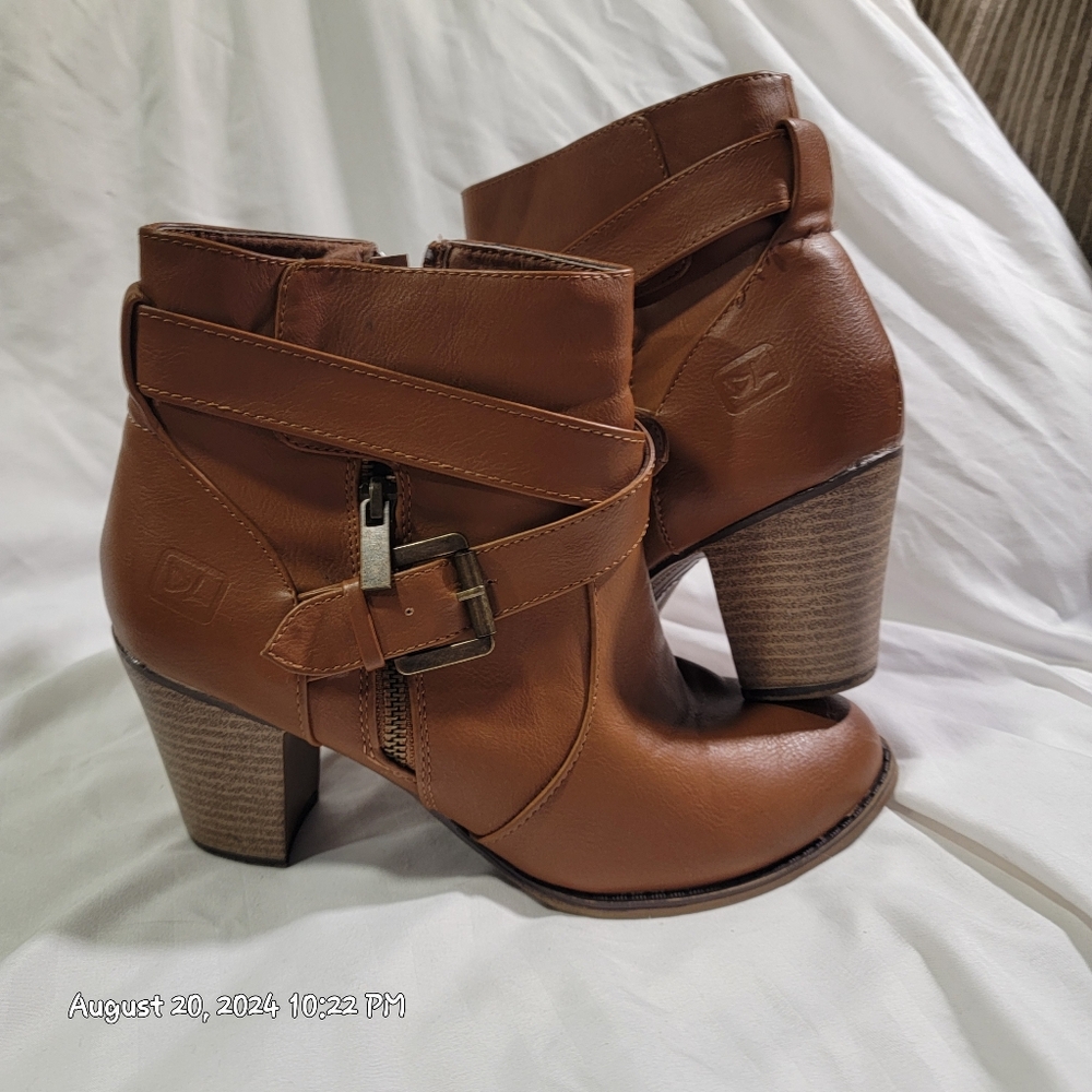 Dirty Laundry size 9 booties